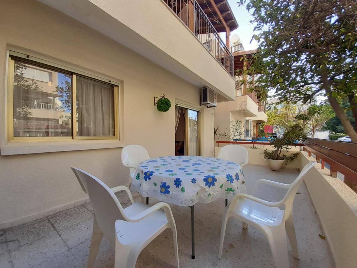 Albert'S Apartment Mackenzie 001 Larnaca Exteriör bild