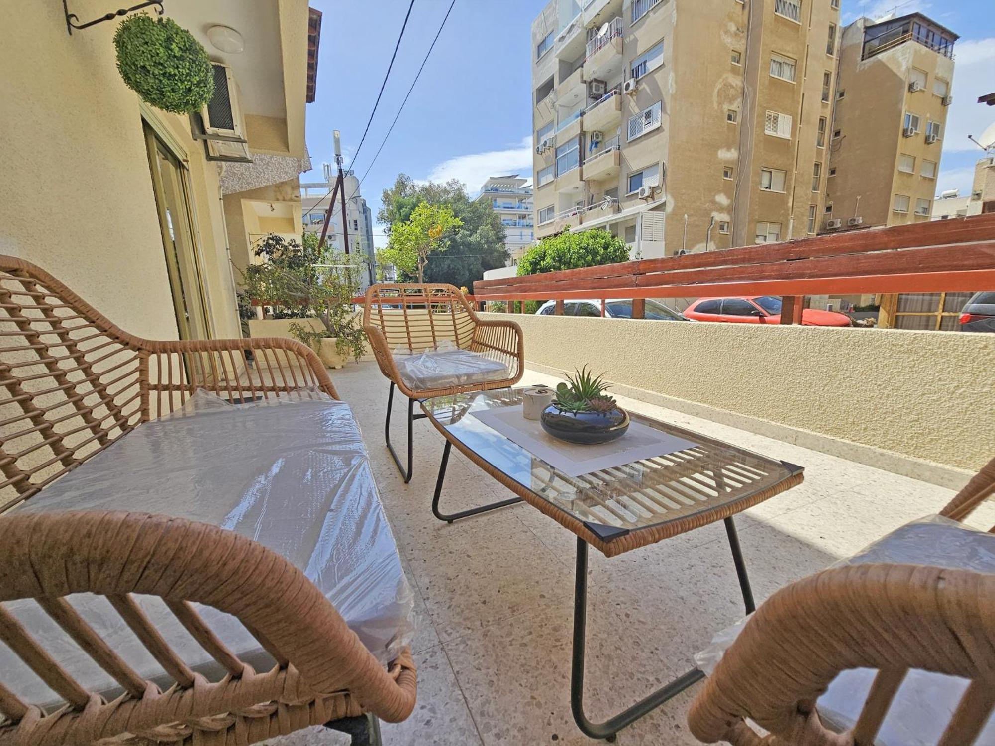 Albert'S Apartment Mackenzie 001 Larnaca Exteriör bild